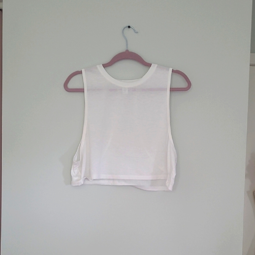 NWOT White Sleeveless Muscle Tee Cropped Tank Top
